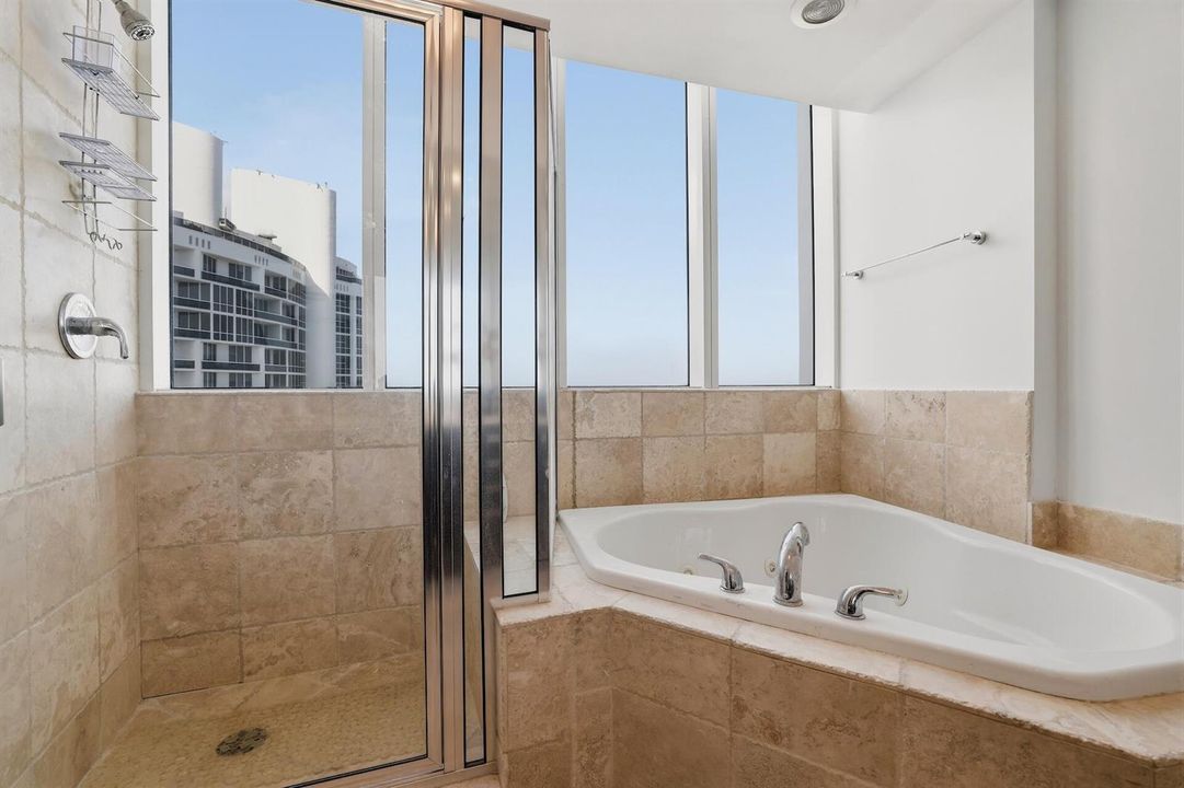 18201_Collins_Ave_5109_023