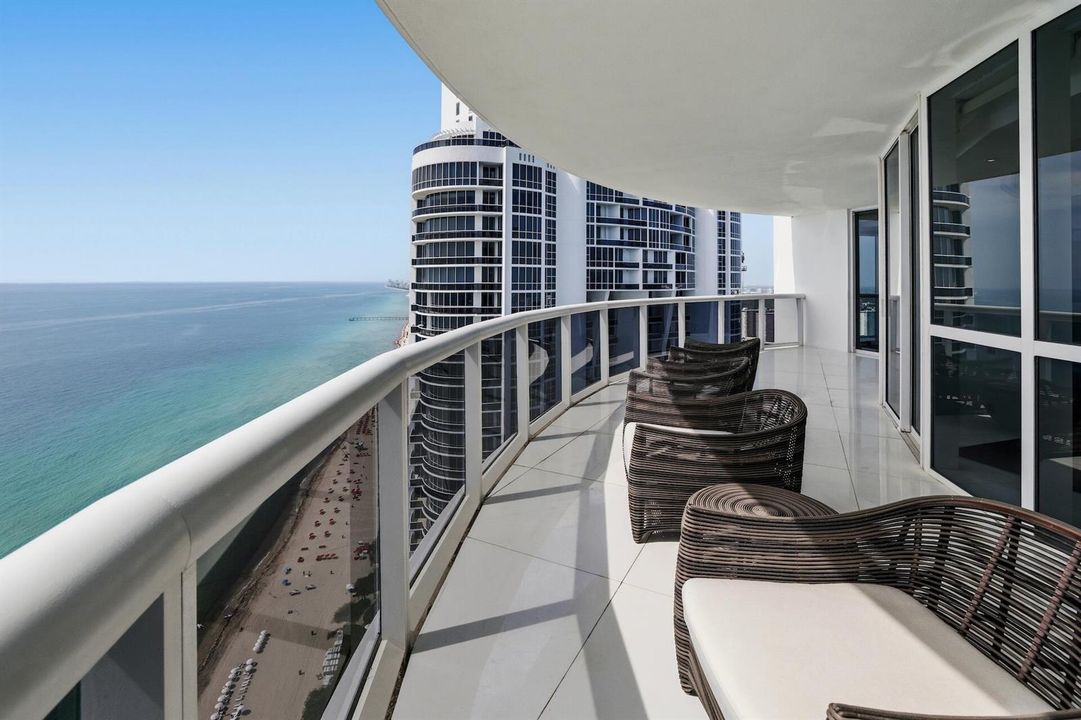 18201_Collins_Ave_5109_030