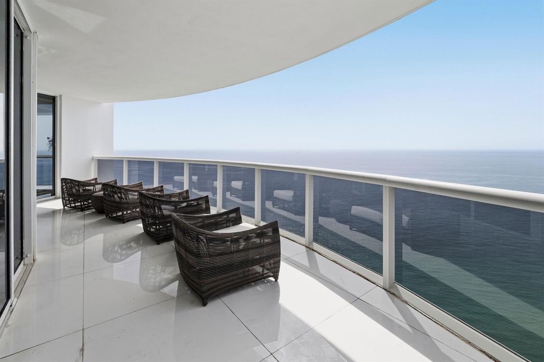 18201_Collins_Ave_5109_029