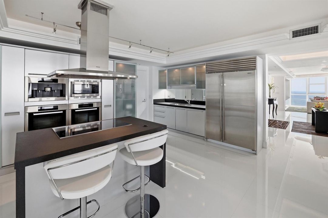 18201_Collins_Ave_5109_025
