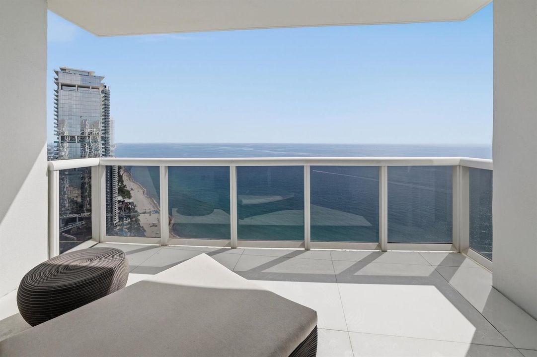 18201_Collins_Ave_5109_020