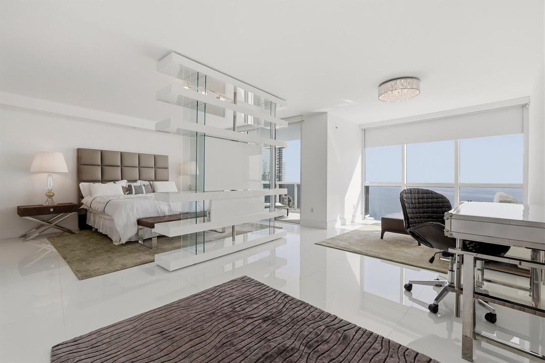18201_Collins_Ave_5109_012