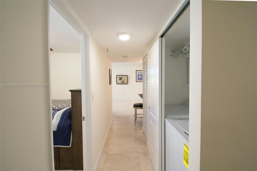 For Sale: $735,000 (2 beds, 2 baths, 1034 Square Feet)