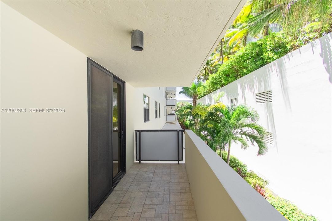 For Sale: $735,000 (2 beds, 2 baths, 1034 Square Feet)