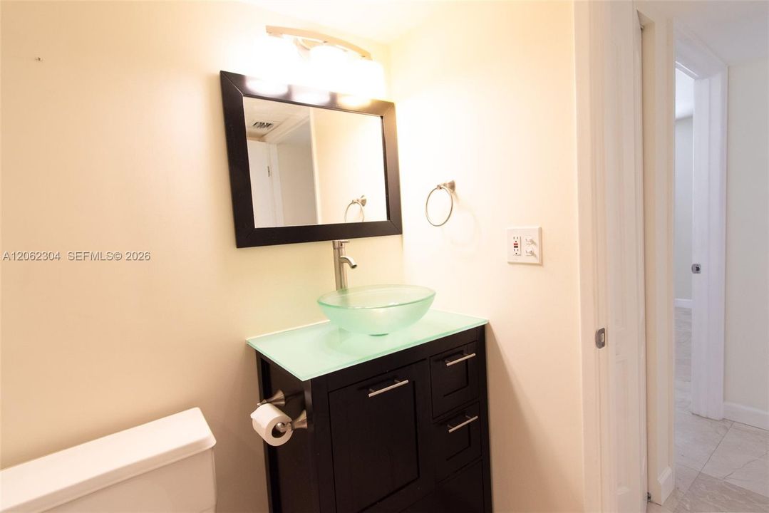 For Sale: $735,000 (2 beds, 2 baths, 1034 Square Feet)