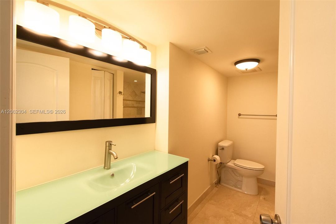 For Sale: $735,000 (2 beds, 2 baths, 1034 Square Feet)