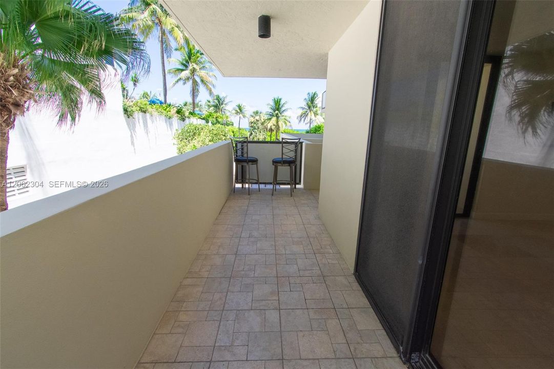 For Sale: $735,000 (2 beds, 2 baths, 1034 Square Feet)