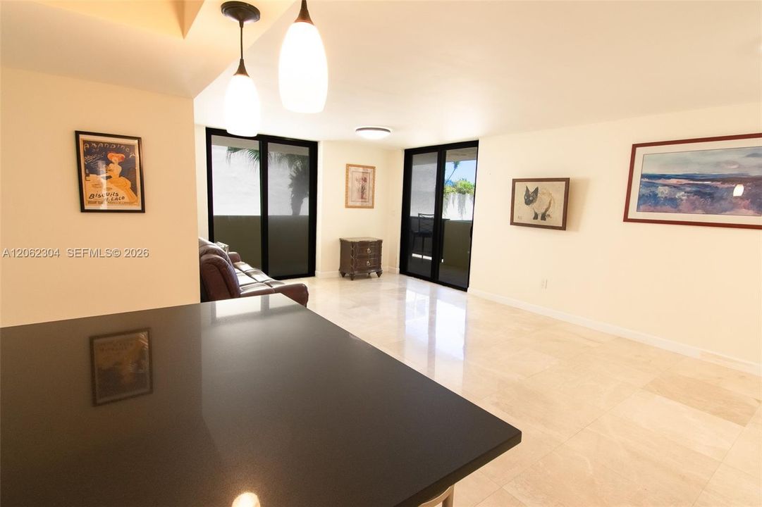 For Sale: $735,000 (2 beds, 2 baths, 1034 Square Feet)
