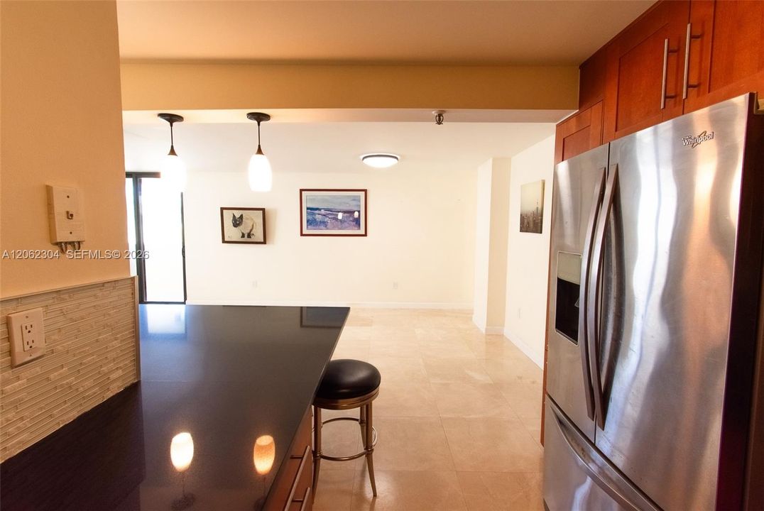 For Sale: $735,000 (2 beds, 2 baths, 1034 Square Feet)