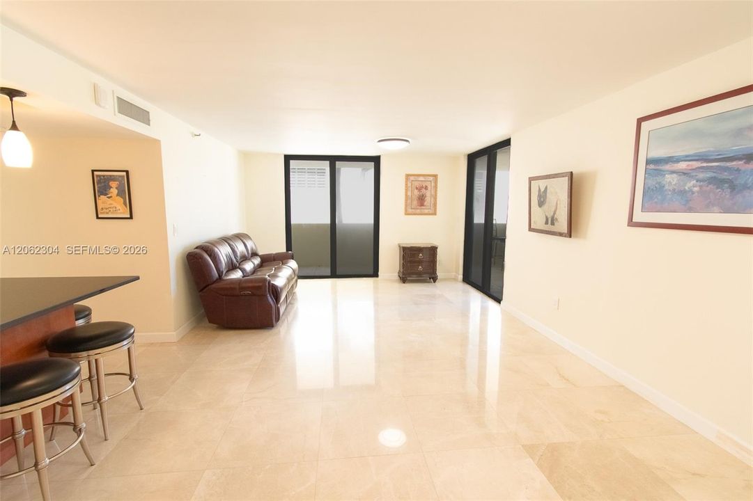 For Sale: $735,000 (2 beds, 2 baths, 1034 Square Feet)