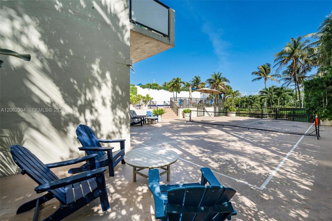 For Sale: $735,000 (2 beds, 2 baths, 1034 Square Feet)