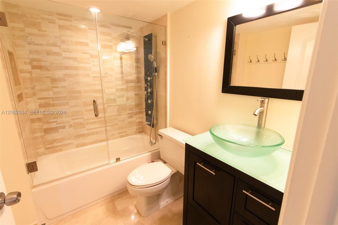 For Sale: $735,000 (2 beds, 2 baths, 1034 Square Feet)