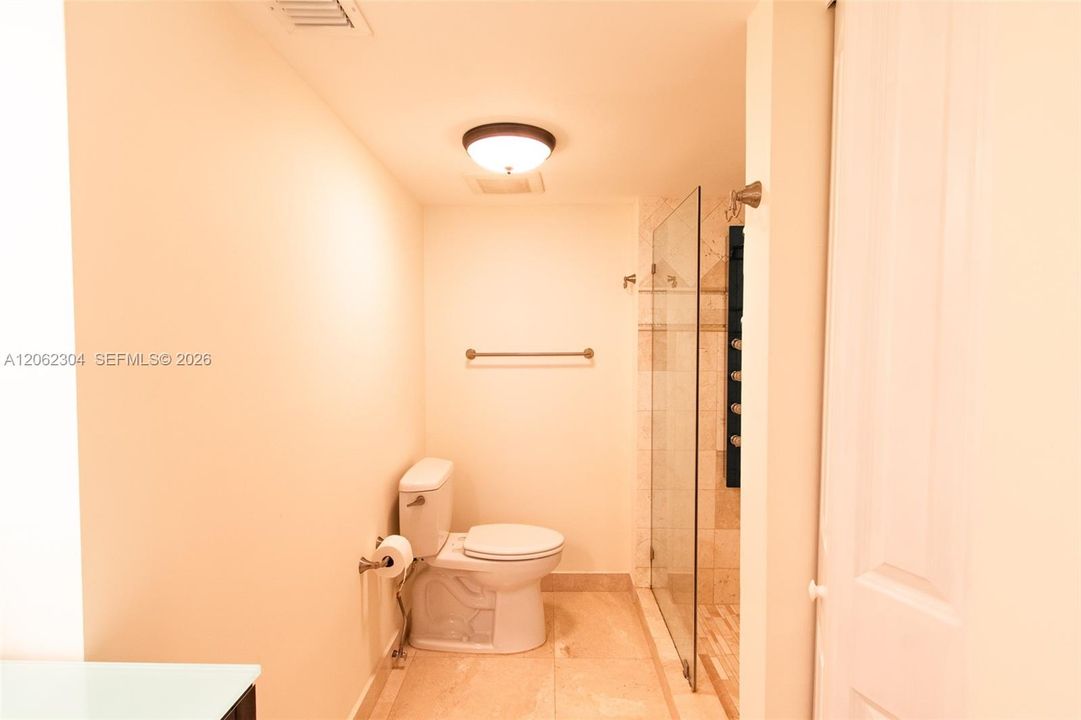 For Sale: $735,000 (2 beds, 2 baths, 1034 Square Feet)