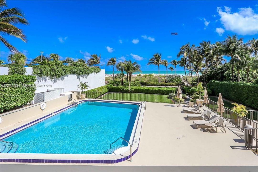 For Sale: $735,000 (2 beds, 2 baths, 1034 Square Feet)