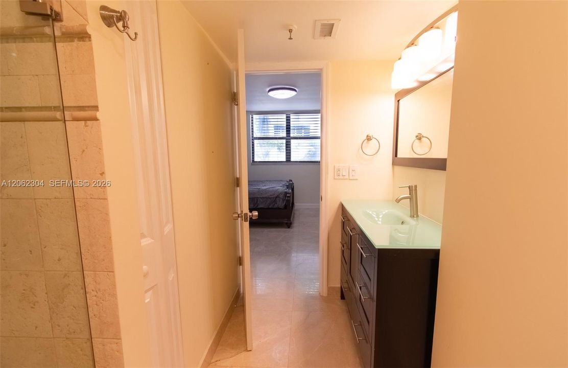For Sale: $735,000 (2 beds, 2 baths, 1034 Square Feet)