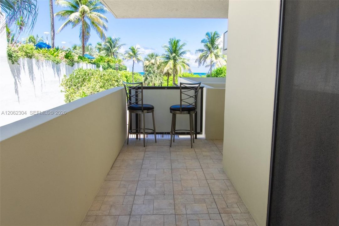 For Sale: $735,000 (2 beds, 2 baths, 1034 Square Feet)