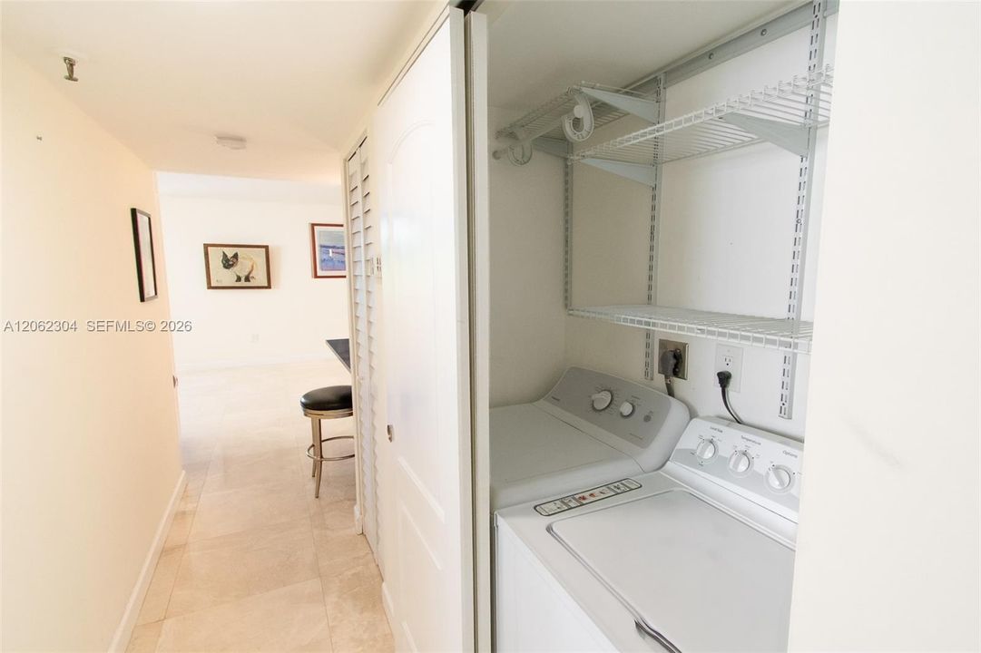 For Sale: $735,000 (2 beds, 2 baths, 1034 Square Feet)