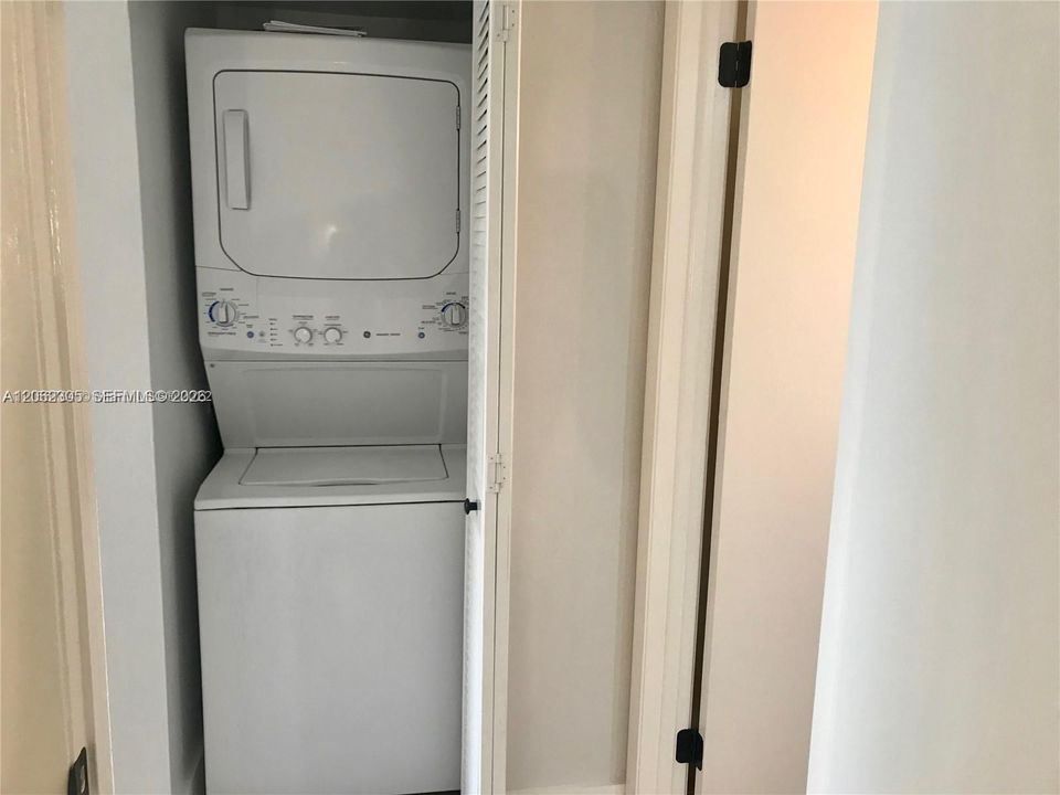 В аренду: $2,100 (2 спален, 1 ванн, 796 Квадратных фут)