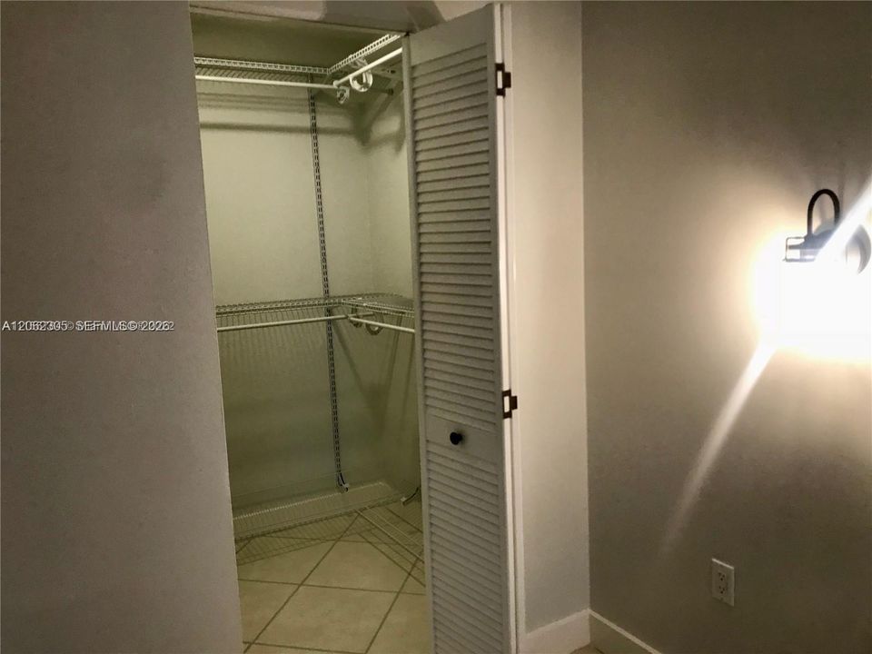 В аренду: $2,100 (2 спален, 1 ванн, 796 Квадратных фут)