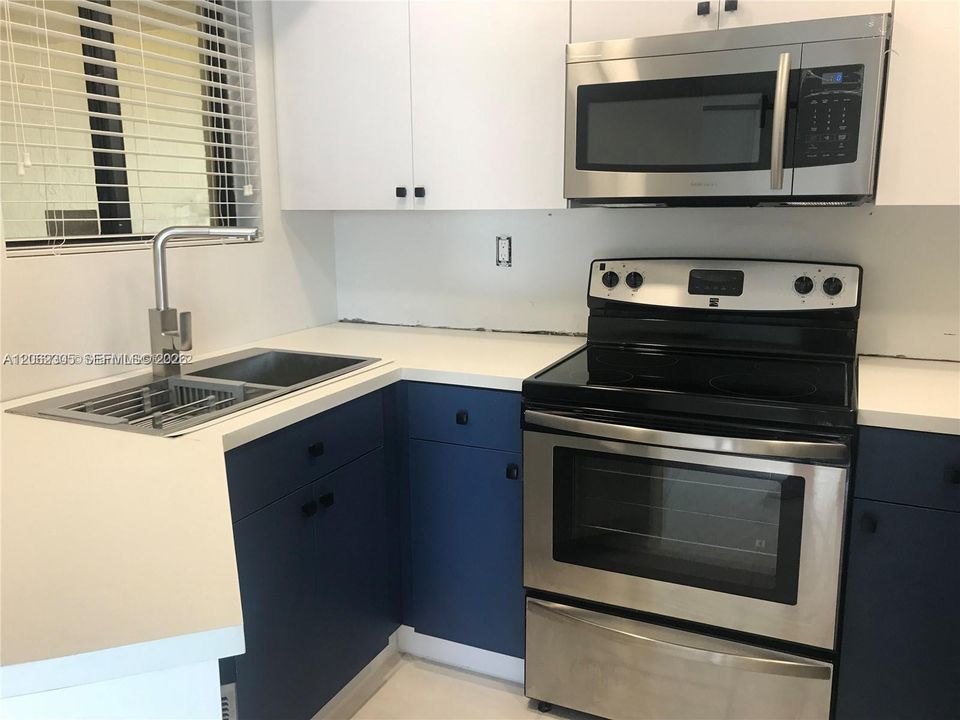 В аренду: $2,100 (2 спален, 1 ванн, 796 Квадратных фут)