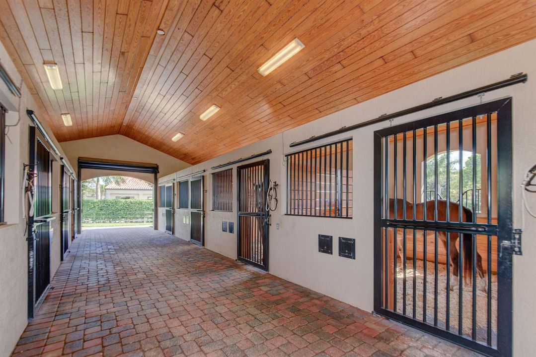 8 stall barn