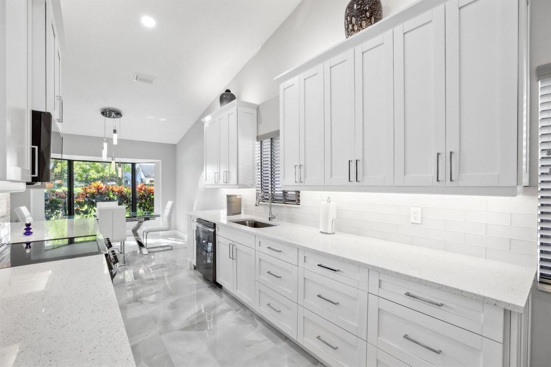 4847 Boxwood Circle - 15.jpg-SMALL