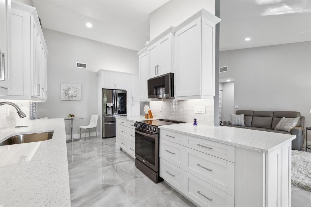 4847 Boxwood Circle - 19.jpg-SMALL