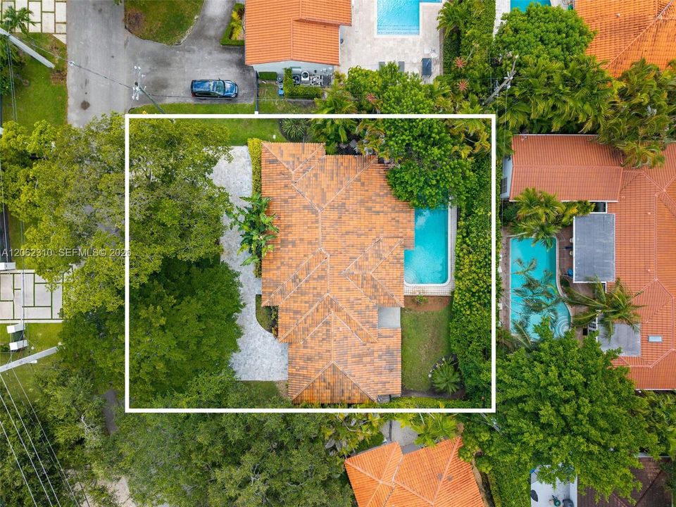 На продажу: $1,850,000 (4 спален, 2 ванн, 2079 Квадратных фут)