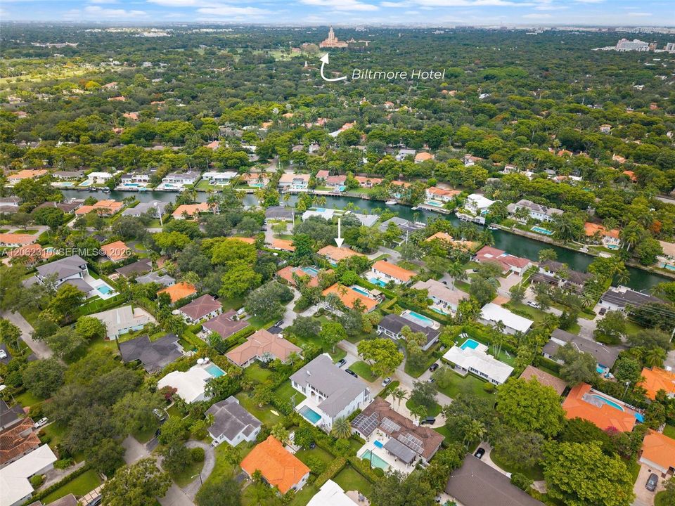 На продажу: $1,850,000 (4 спален, 2 ванн, 2079 Квадратных фут)