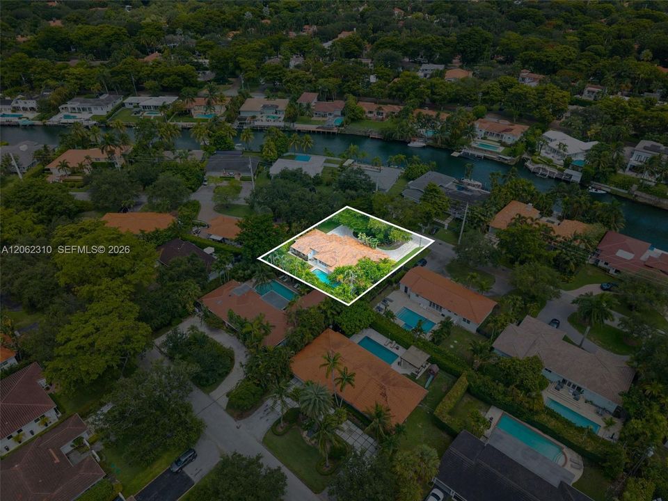 На продажу: $1,850,000 (4 спален, 2 ванн, 2079 Квадратных фут)