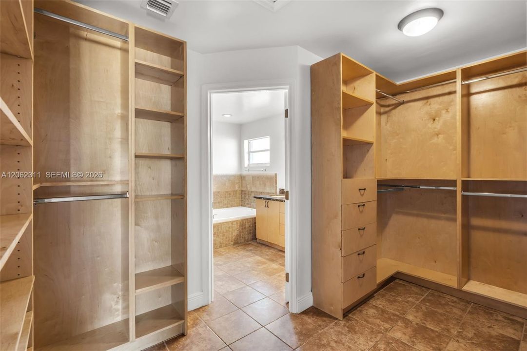 En Renta: $4,300 (4 camas, 2 baños, 2154 Pies cuadrados)