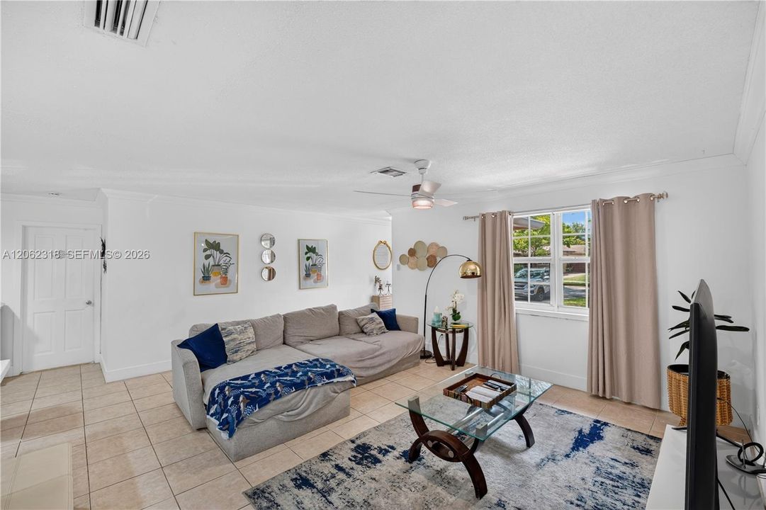 En Venta: $605,000 (3 camas, 2 baños, 1260 Pies cuadrados)