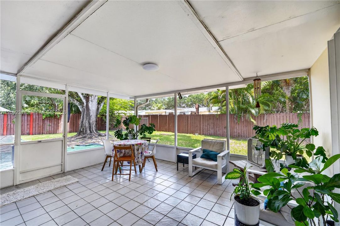 En Venta: $605,000 (3 camas, 2 baños, 1260 Pies cuadrados)