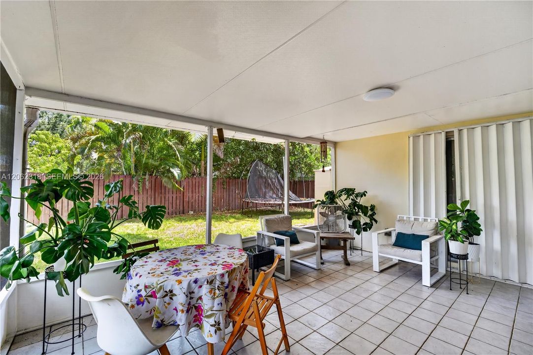 En Venta: $605,000 (3 camas, 2 baños, 1260 Pies cuadrados)