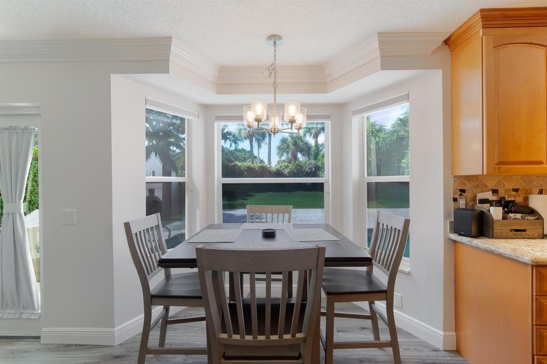 Eat-in Kitchen