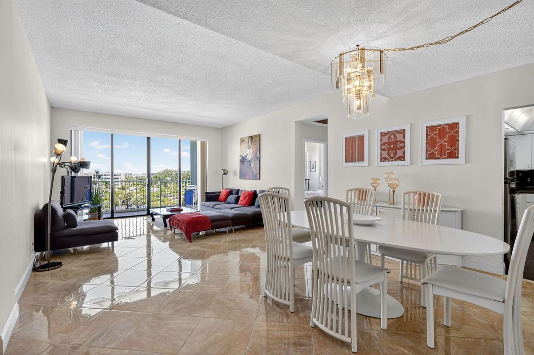 8 ft ceilings dining living