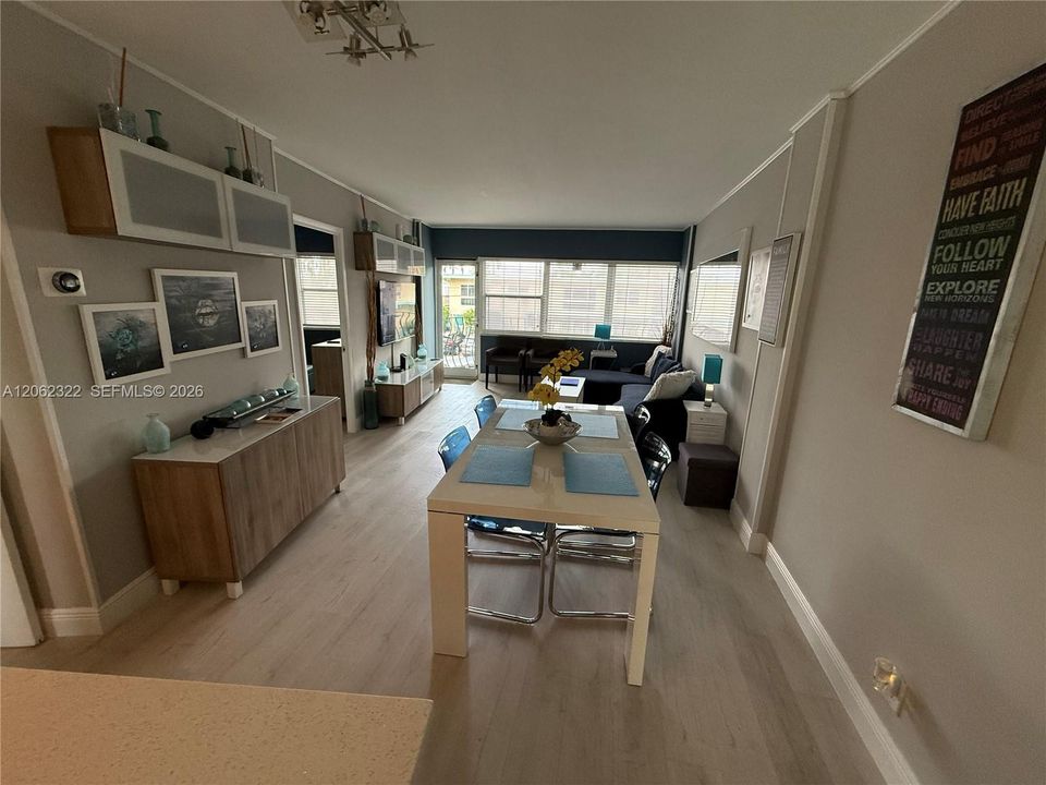En Venta: $289,000 (2 camas, 1 baños, 850 Pies cuadrados)
