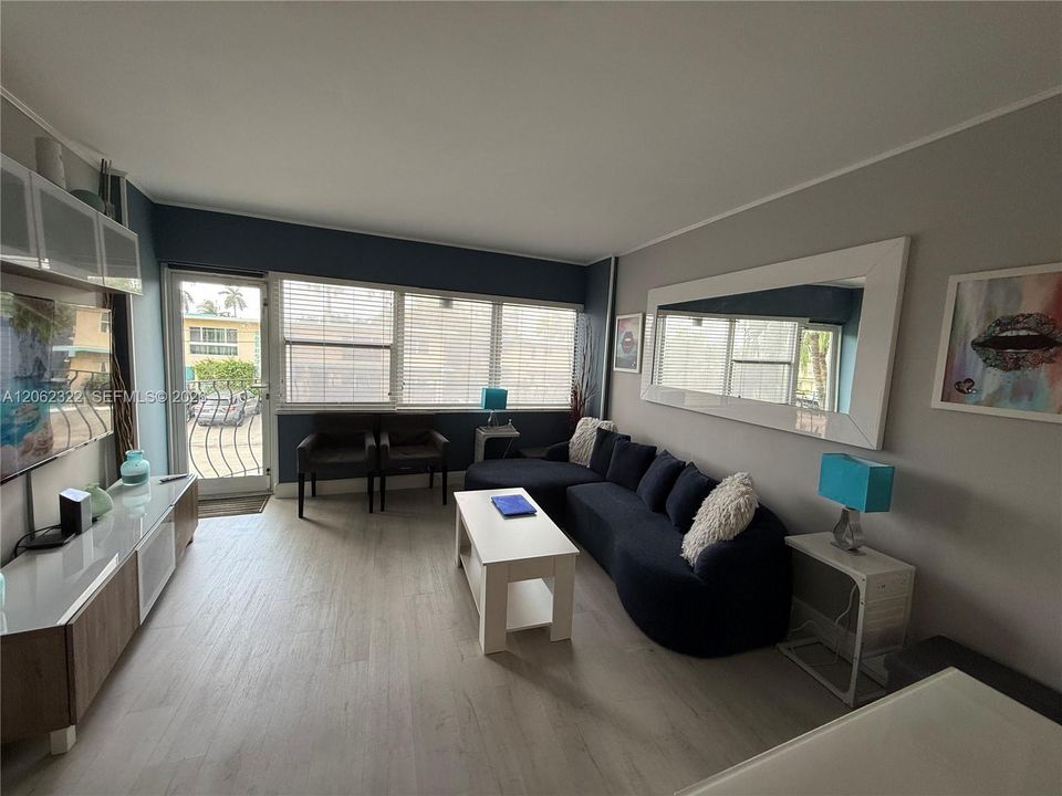En Venta: $289,000 (2 camas, 1 baños, 850 Pies cuadrados)
