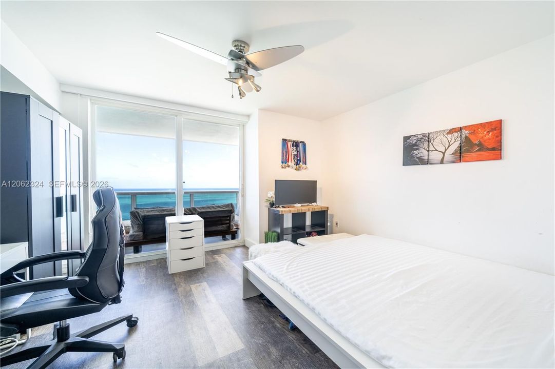 For Rent: $7,950 (3 beds, 3 baths, 1400 Square Feet)