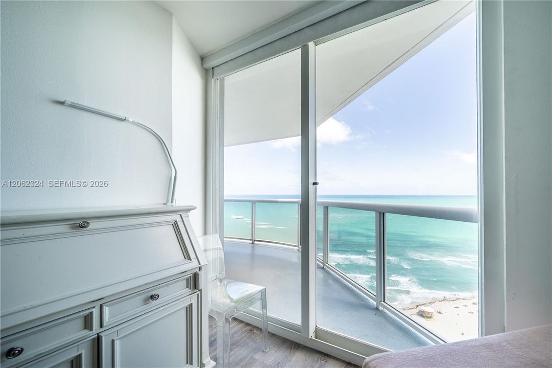 For Rent: $7,950 (3 beds, 3 baths, 1400 Square Feet)