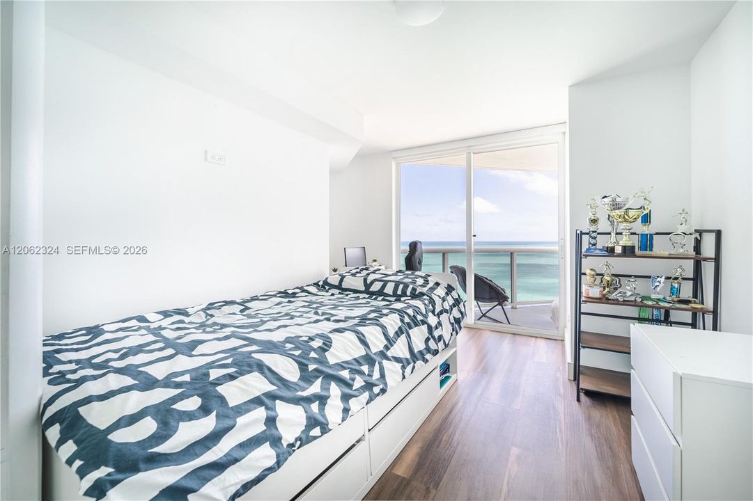 For Rent: $7,950 (3 beds, 3 baths, 1400 Square Feet)