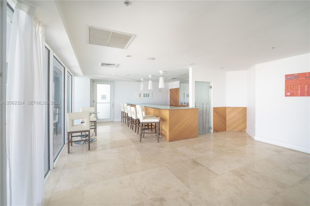 For Rent: $7,950 (3 beds, 3 baths, 1400 Square Feet)