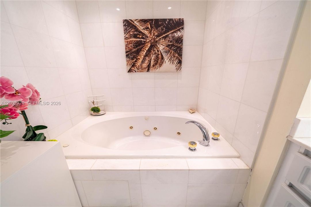 For Rent: $7,950 (3 beds, 3 baths, 1400 Square Feet)