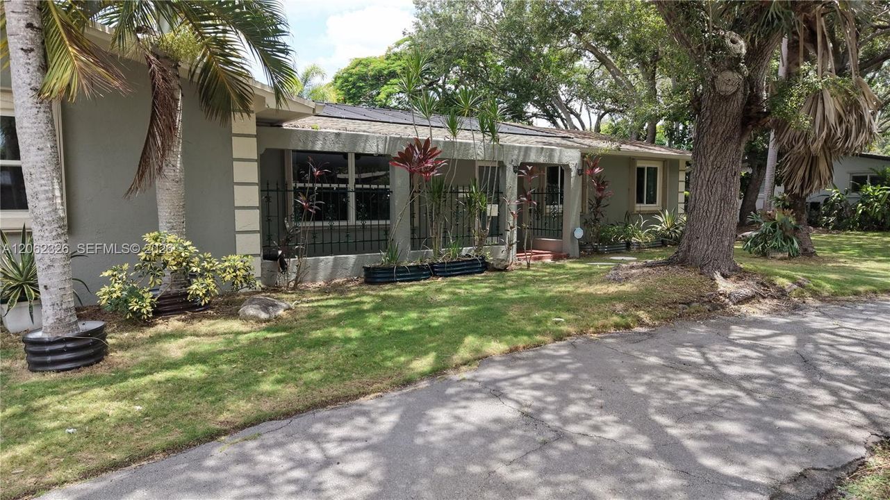 En Venta: $1,295,000 (4 camas, 2 baños, 1832 Pies cuadrados)