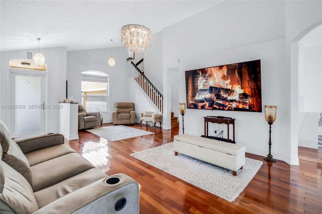 For Sale: $715,000 (4 beds, 2 baths, 1992 Square Feet)
