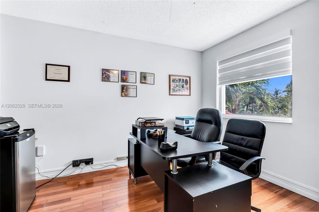 For Sale: $715,000 (4 beds, 2 baths, 1992 Square Feet)