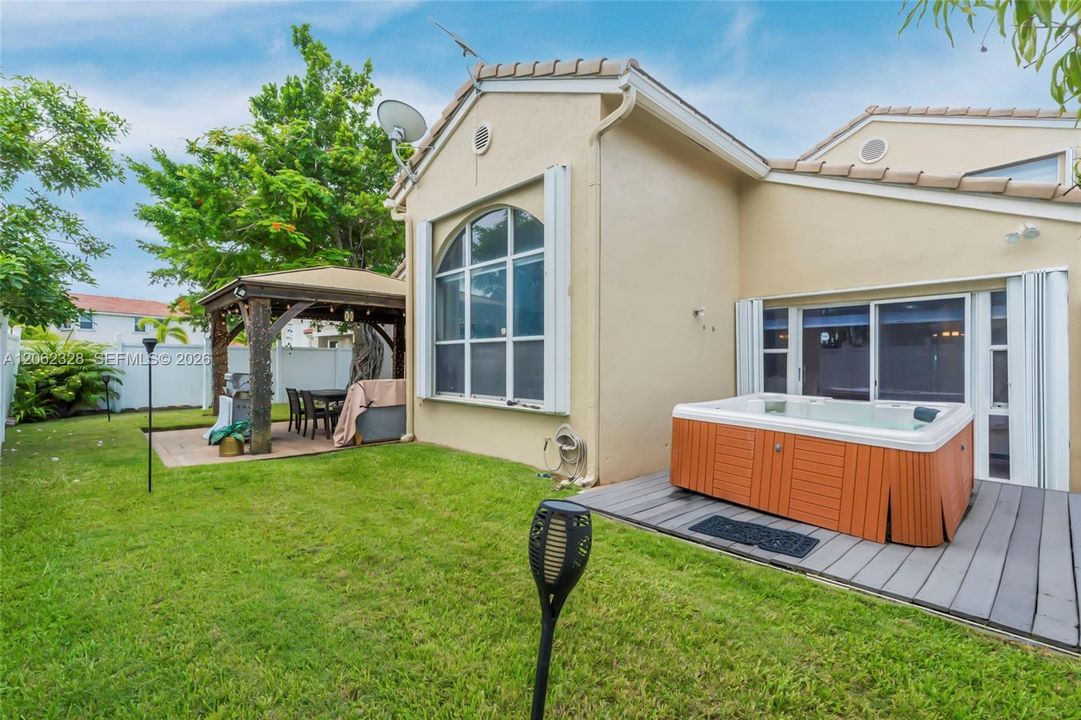 For Sale: $715,000 (4 beds, 2 baths, 1992 Square Feet)