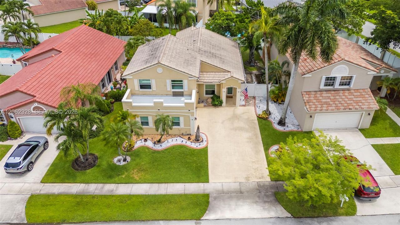 For Sale: $715,000 (4 beds, 2 baths, 1992 Square Feet)