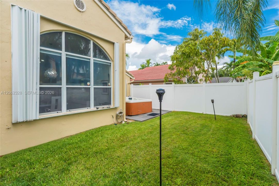 For Sale: $715,000 (4 beds, 2 baths, 1992 Square Feet)