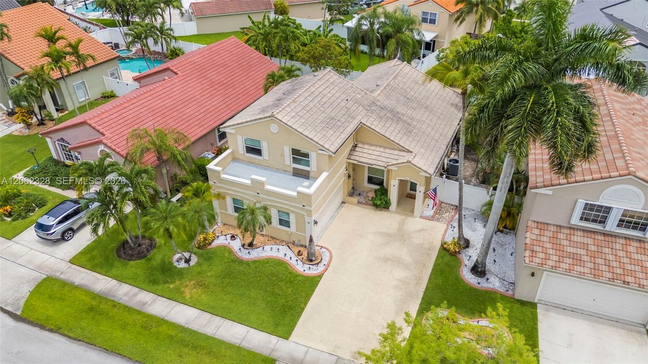 For Sale: $715,000 (4 beds, 2 baths, 1992 Square Feet)